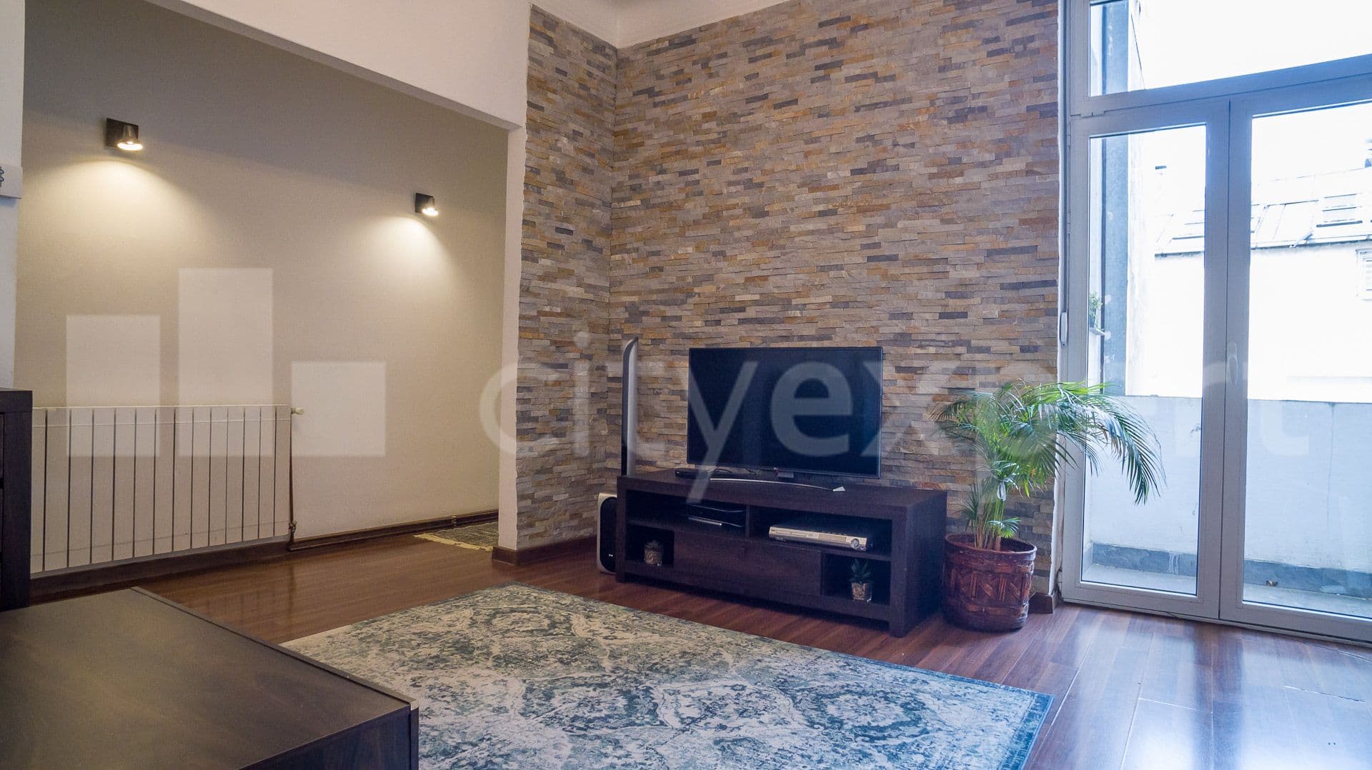 Makedonska, Stari grad • Izdavanje